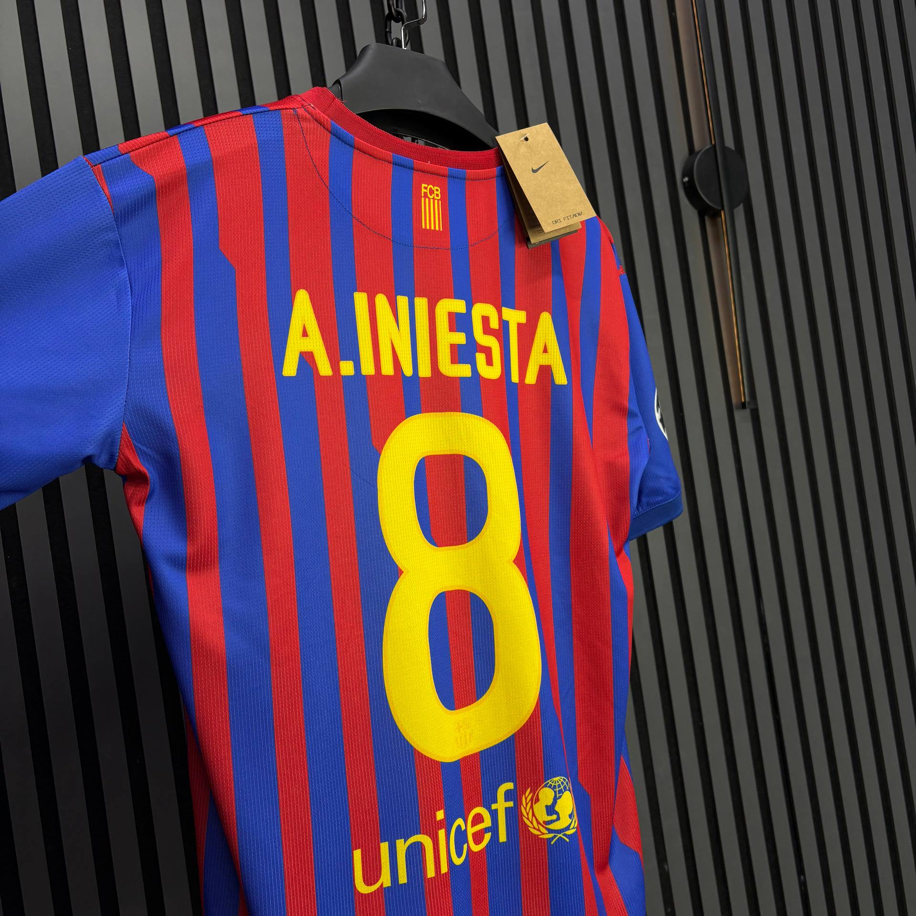 Iniesta 8 – Barcelona 2011 Retro Forma